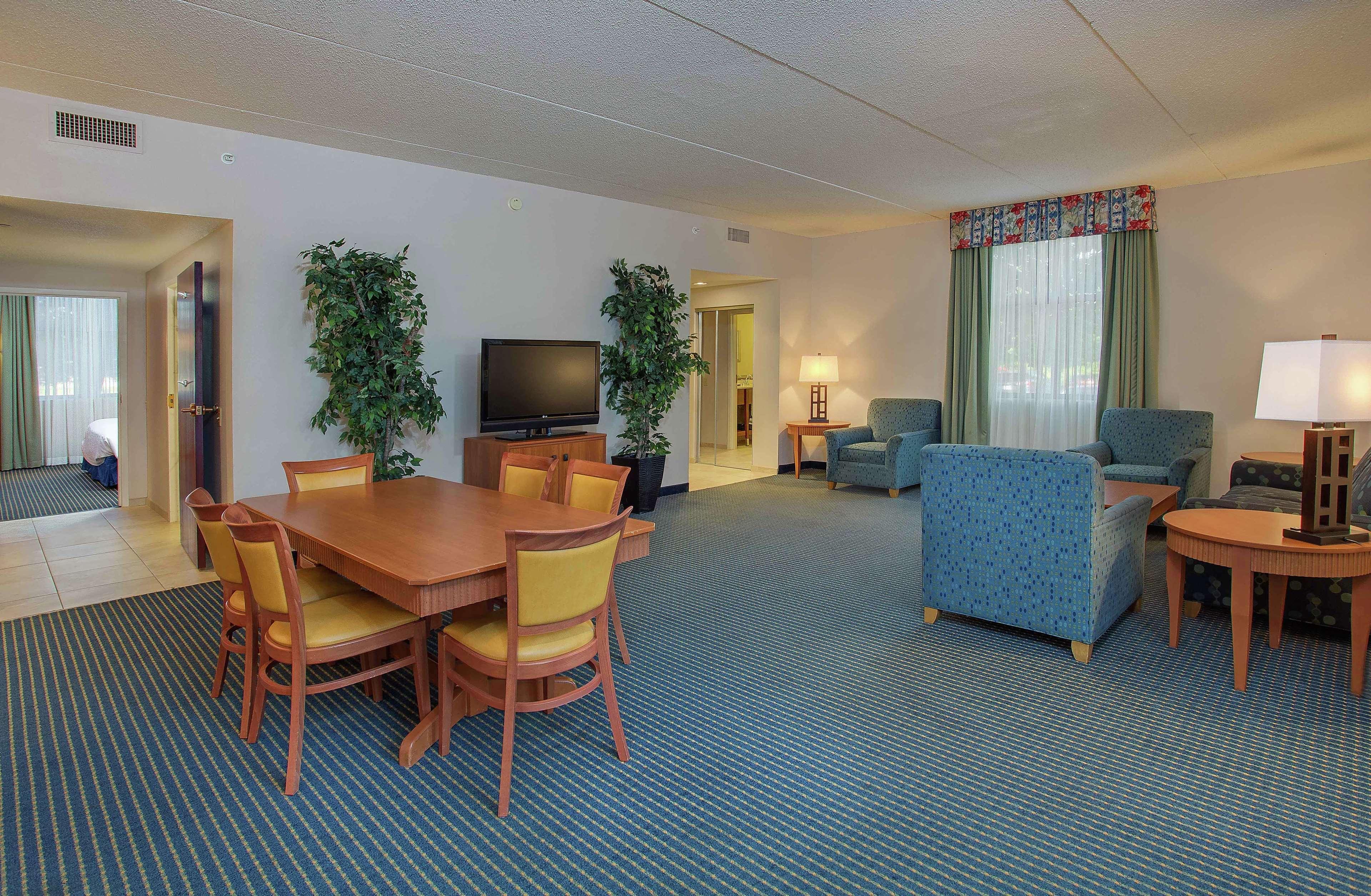 Hotel Embassy Lexington